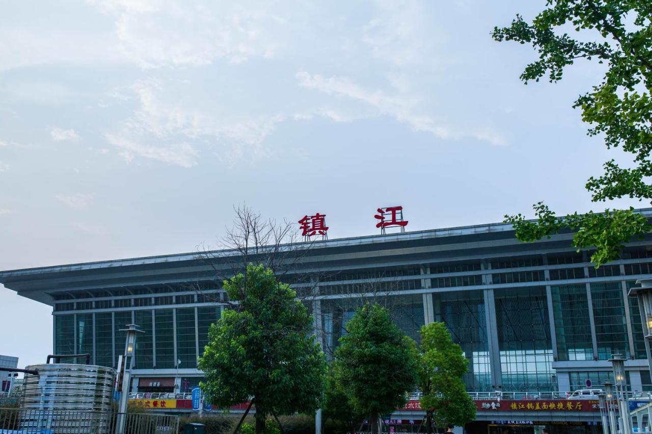 ホテル ジンジャン メトロポロ ヂェンジアン レイルウェイ ステーション ワンダ プラザ 鎮江市 エクステリア 写真